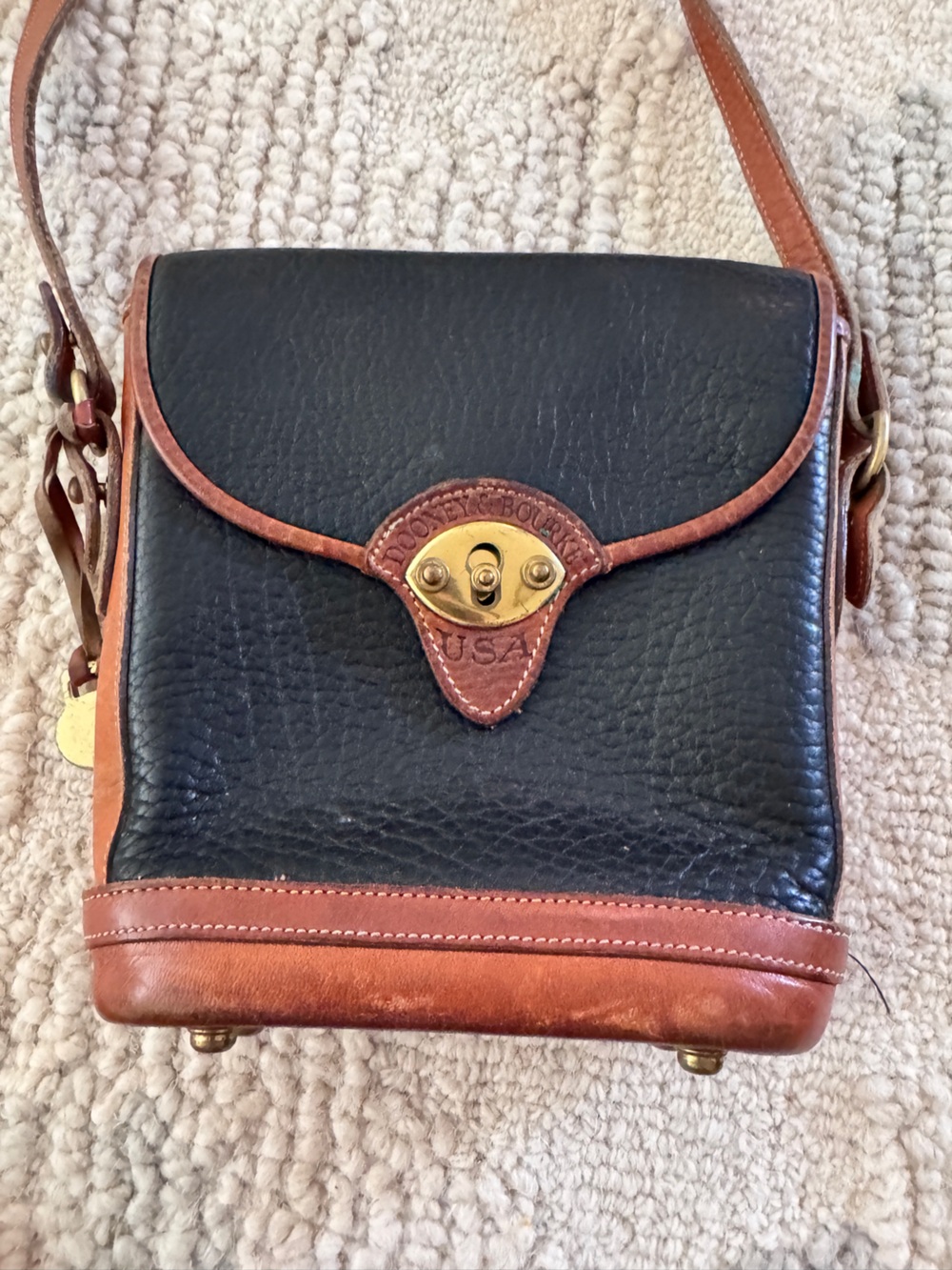 Vintage Dooney & Bourke crossbody bag